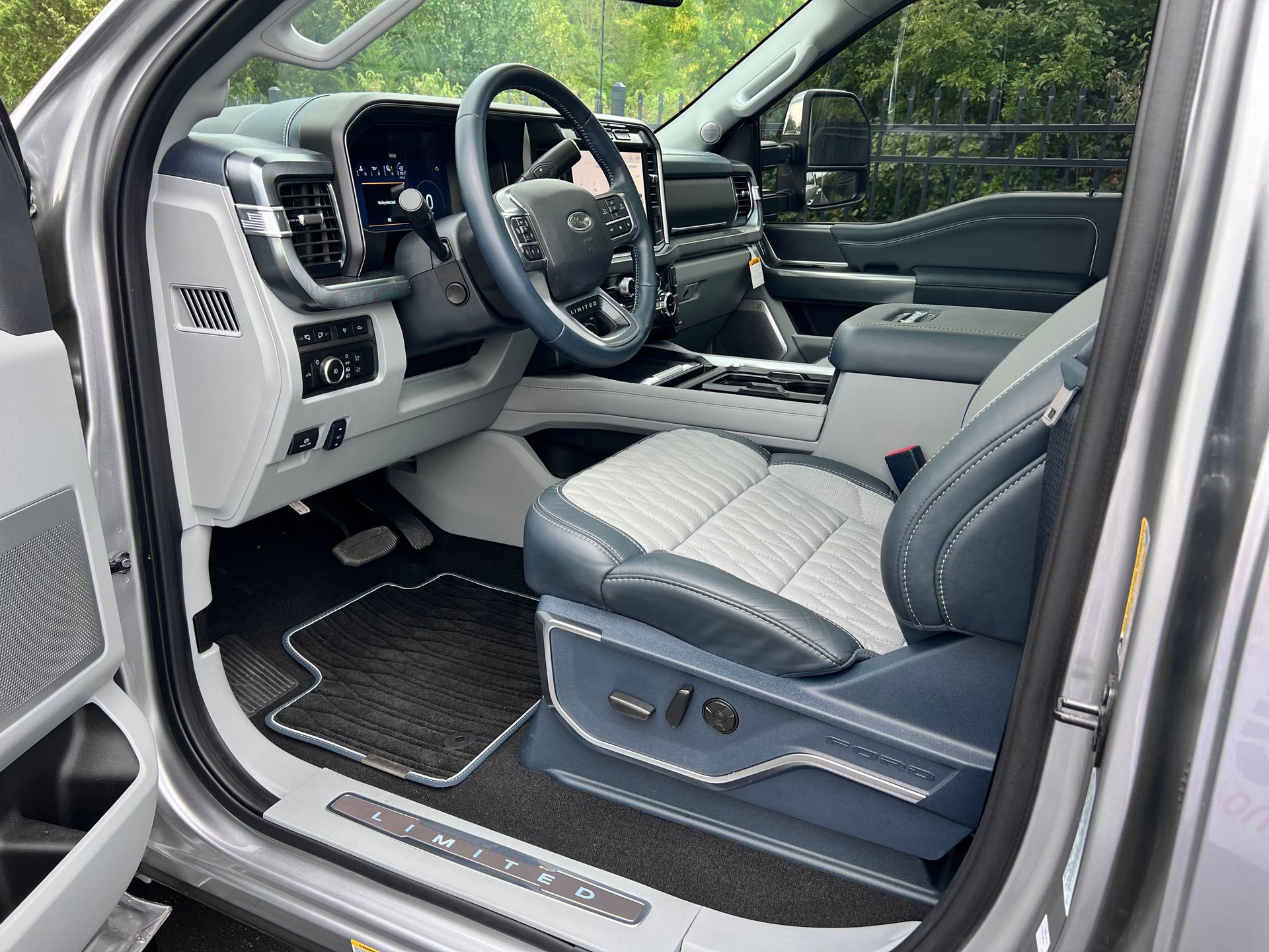 Used 2024 Ford F450 Limited w/ FX4 Off-Road Package AWD/4WD image 12