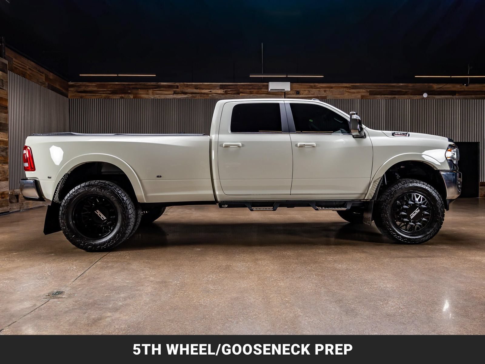 Used 2024 RAM 3500 Limited AWD/4WD image 10