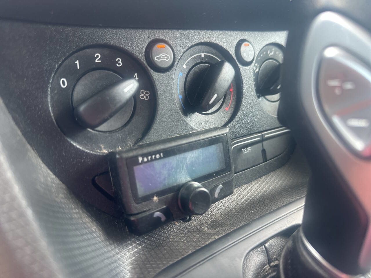 Used 2015 Ford Transit Connect XL image 28