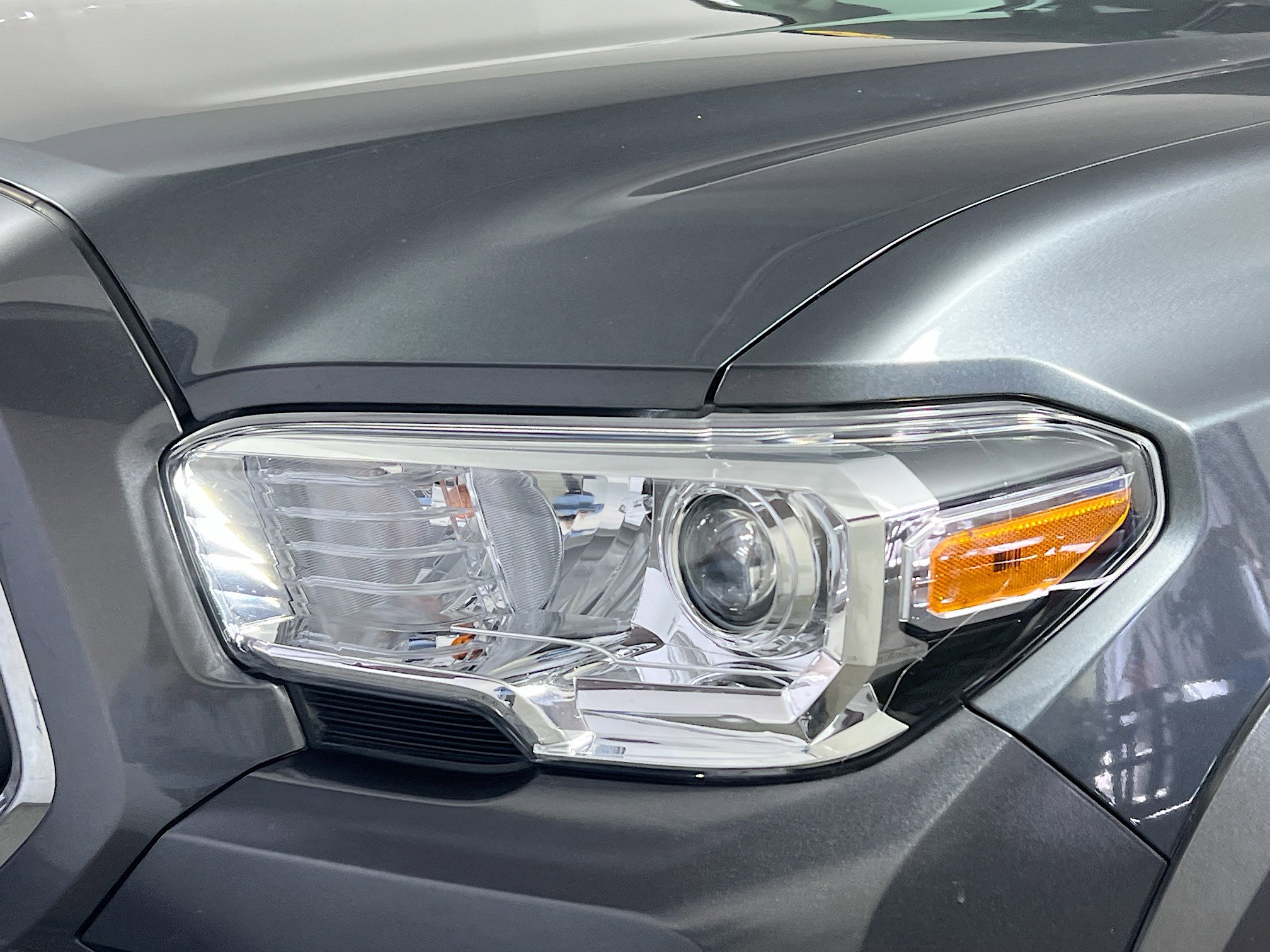 Used 2022 Toyota Tacoma SR5 w/ Technology Package image 11