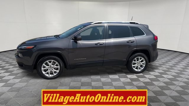 Used 2017 Jeep Cherokee Latitude w/ Comfort/Convenience Group AWD/4WD image 40