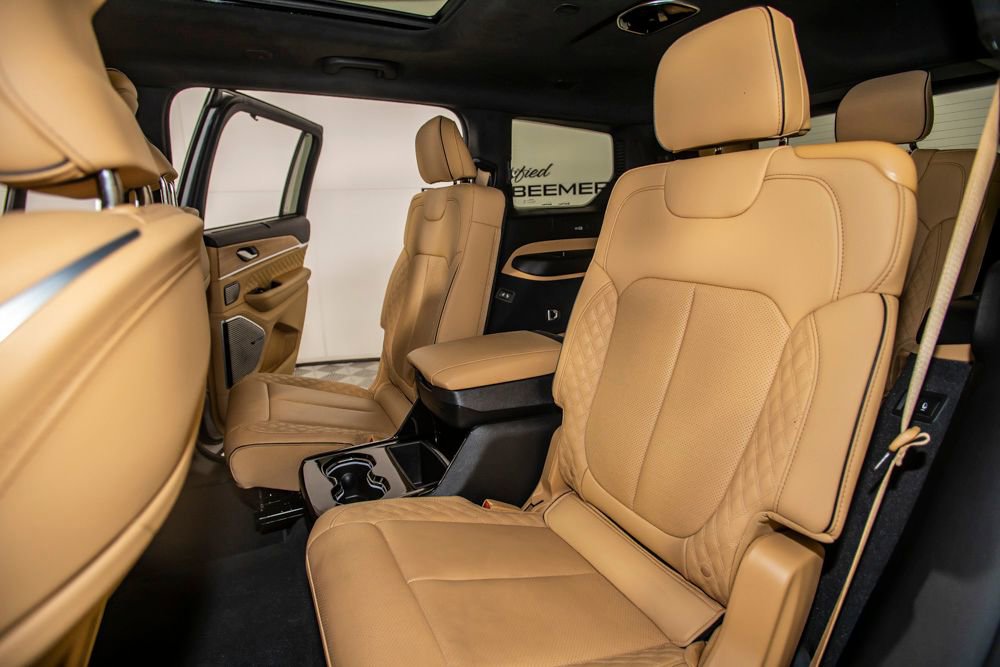 Used 2025 Jeep Grand Cherokee L Summit AWD/4WD image 17