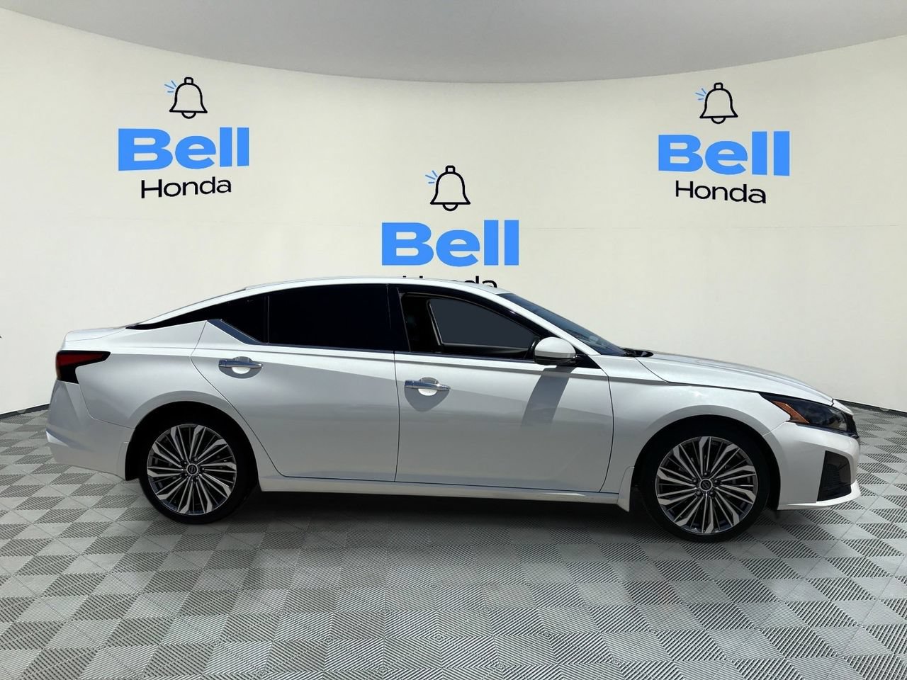 Used 2024 Nissan Altima 2.5 SL FWD image 5