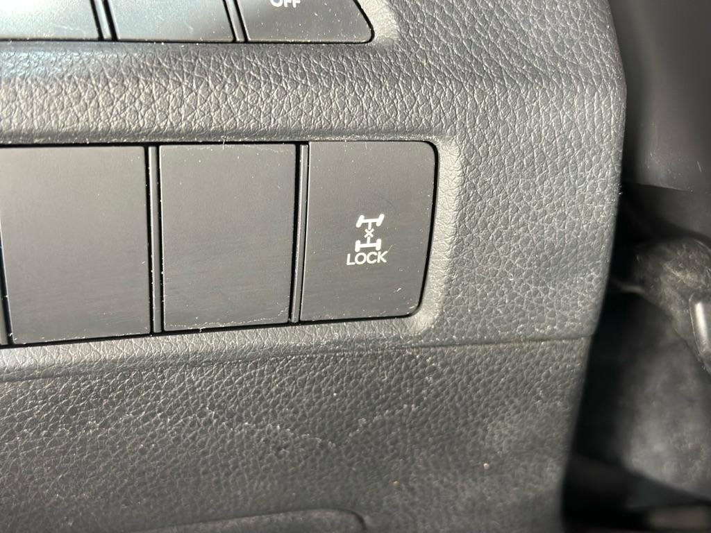 Used 2017 Hyundai Santa Fe Sport AWD/4WD image 26