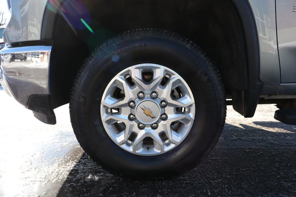 Used 2024 Chevrolet Silverado 3500 LTZ image 30