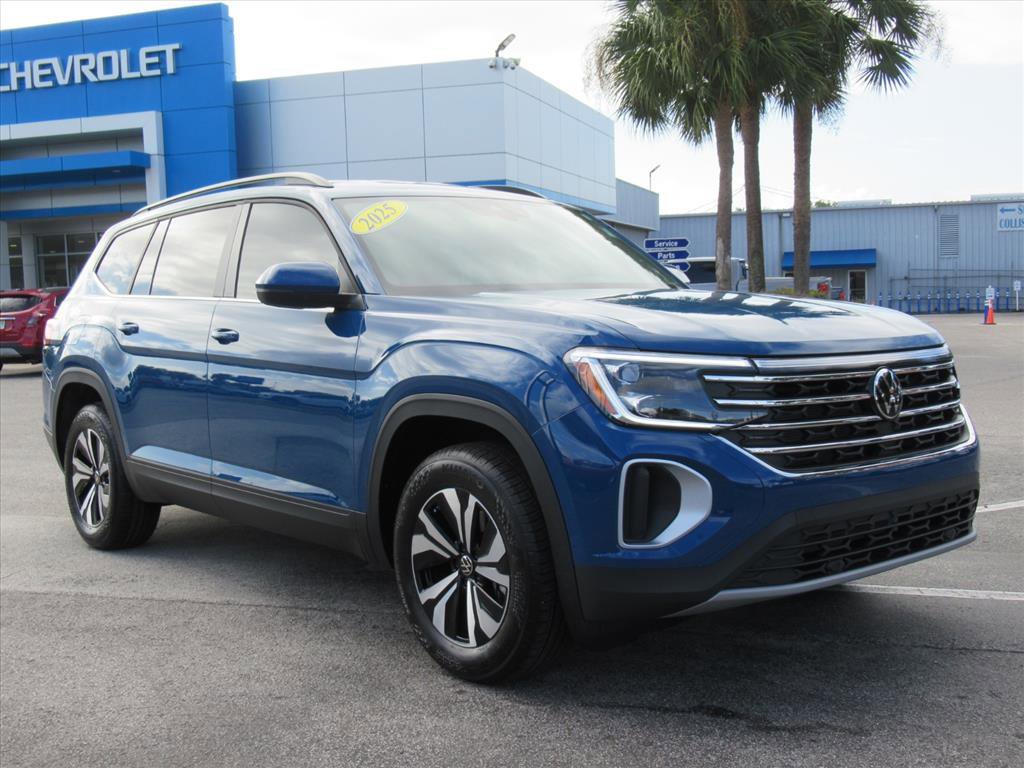 Used 2025 Volkswagen Atlas SE image 3
