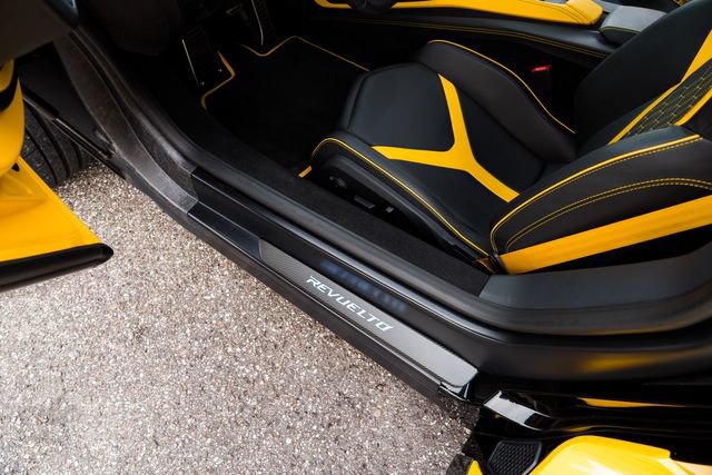 Used 2025 Lamborghini Revuelto AWD/4WD image 42