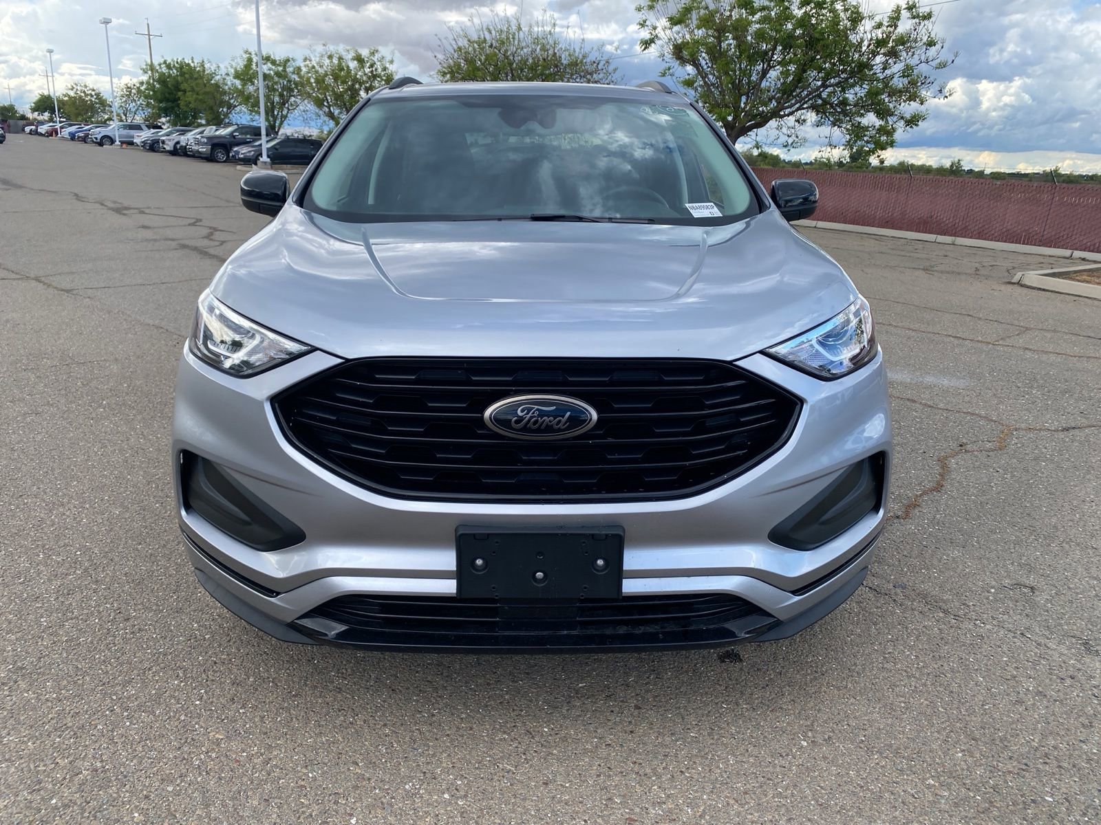 Used 2022 Ford Edge SE w/ Black Appearance Package image 2