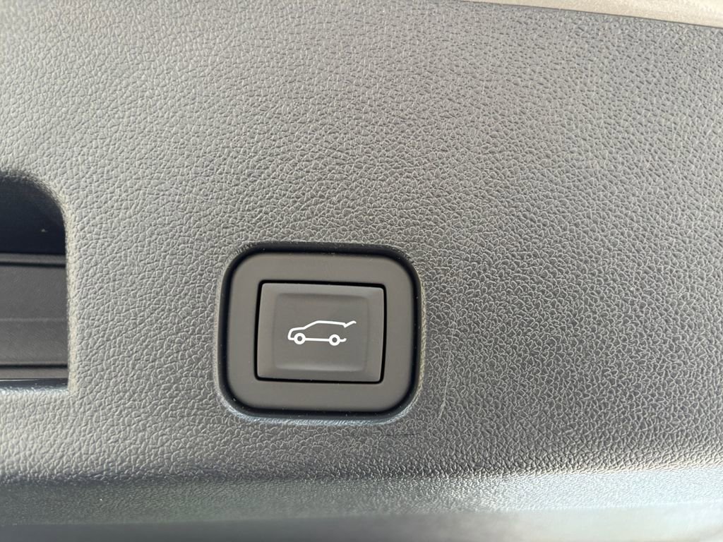 New 2026 Chevrolet Traverse Z71 w/ Enhanced Driving Package AWD/4WD image 11
