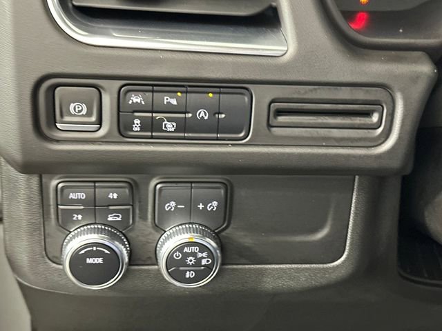 Used 2023 GMC Yukon SLT w/ SLT Premium Package image 19