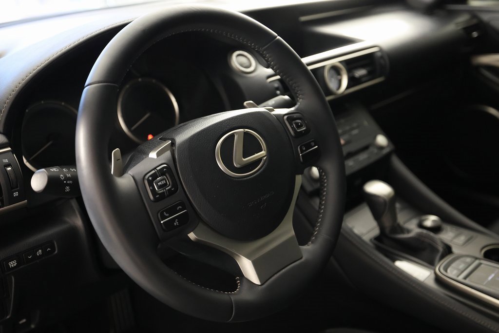 Used 2015 Lexus RC 350 w/ Luxury Package image 16