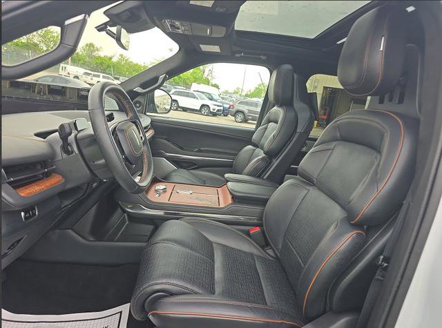 Used 2025 Lincoln Navigator Black Label AWD/4WD image 2
