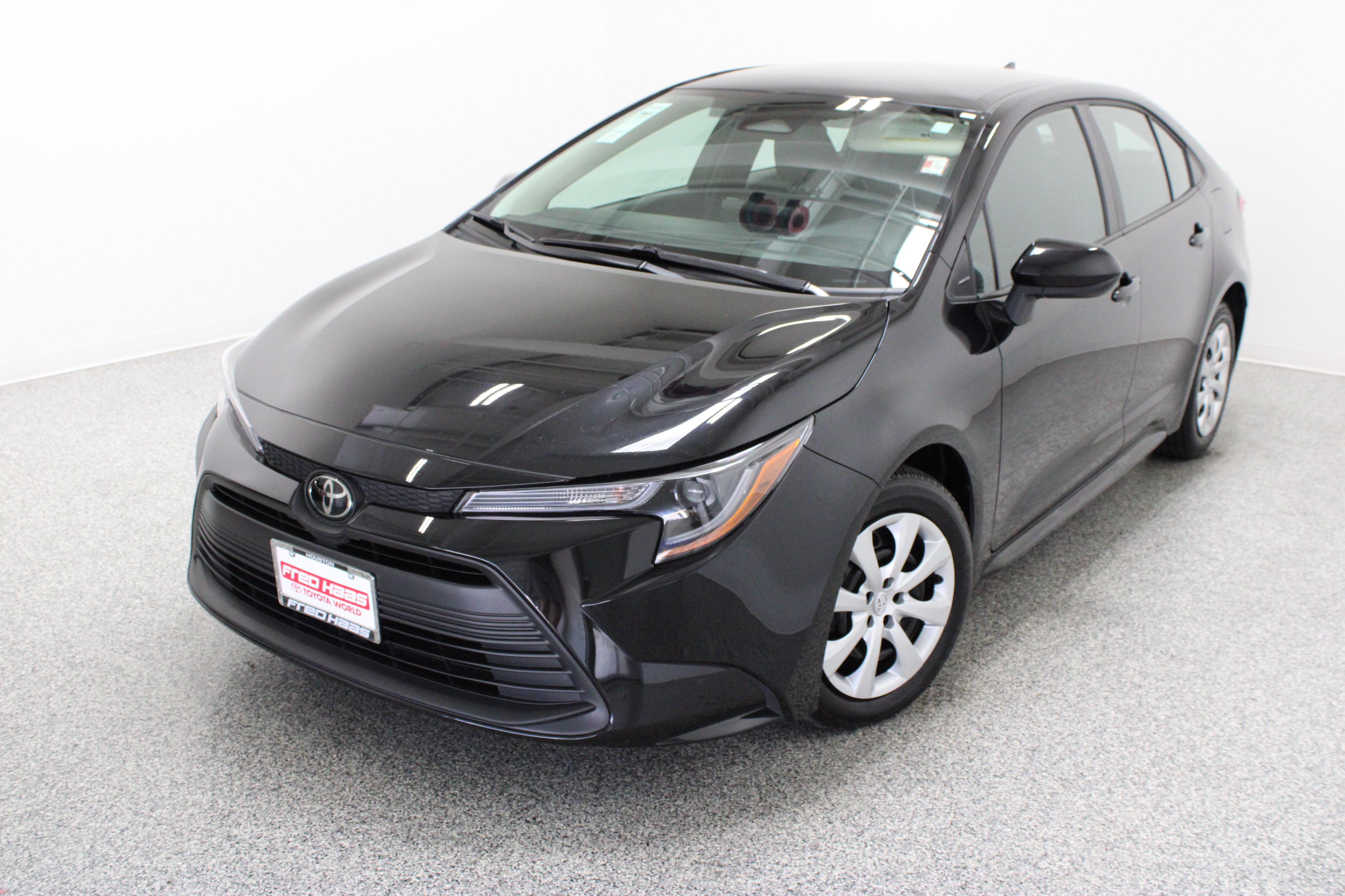 Used 2026 Toyota Corolla LE FWD image 2
