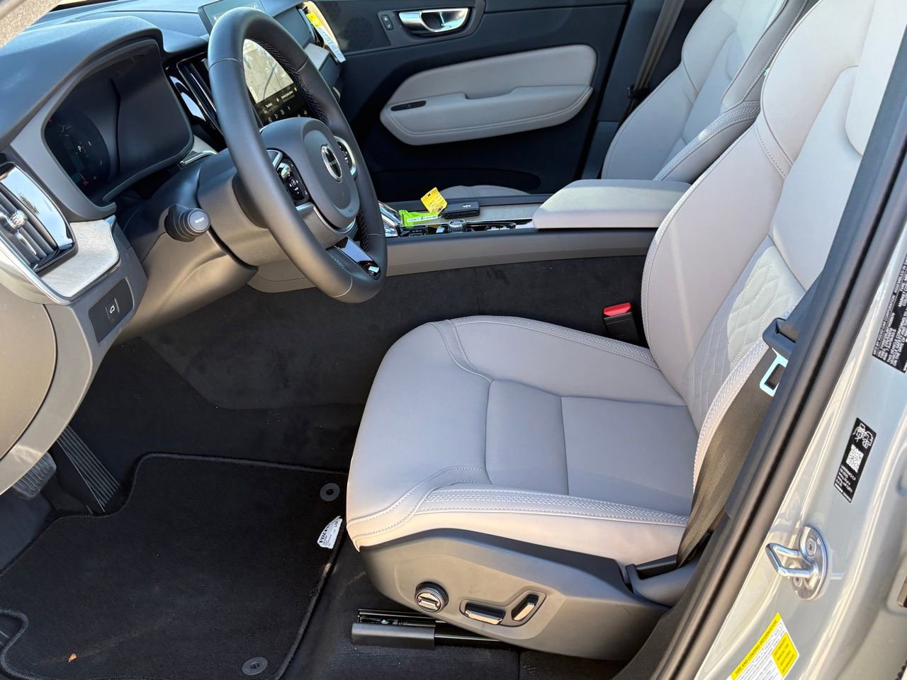 New 2026 Volvo XC60 B5 Core w/ Protection Package Premier image 19
