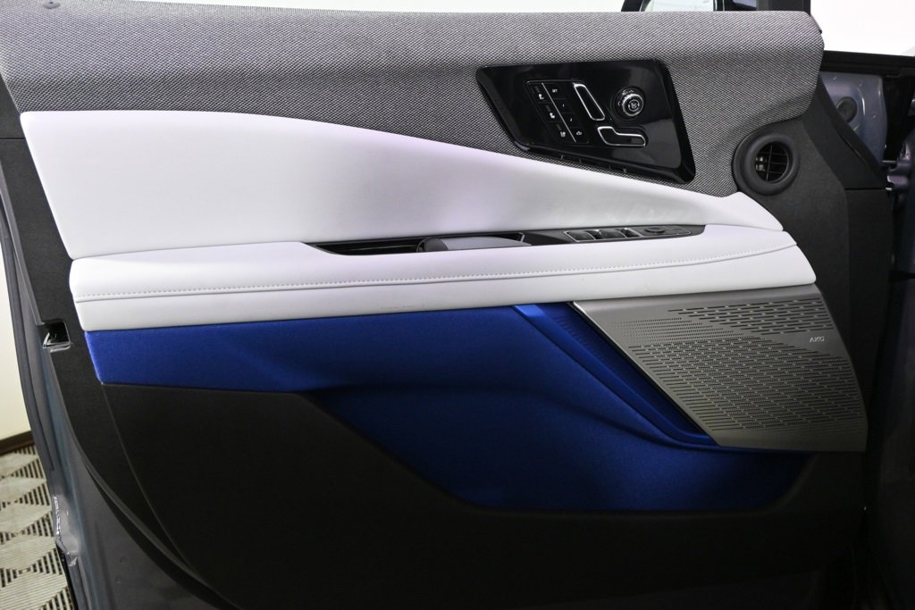 New 2026 Cadillac Optiq Luxury 2 image 22