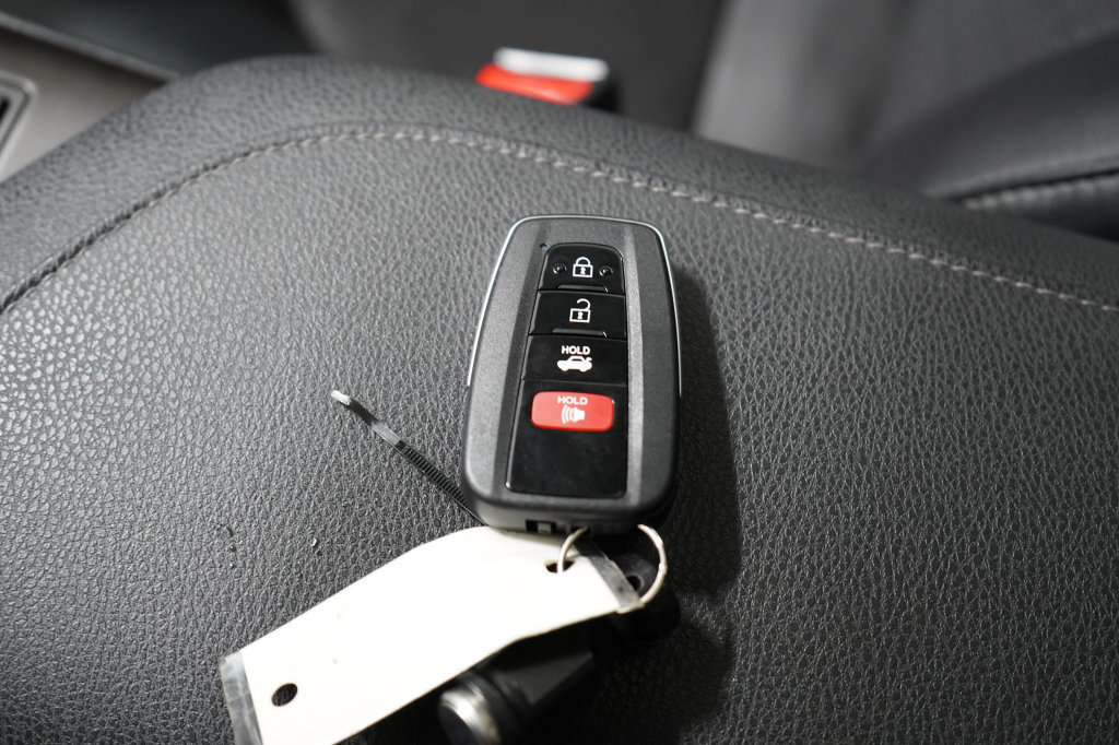 Used 2022 Toyota Camry XSE w/ Navigation Package FWD image 29