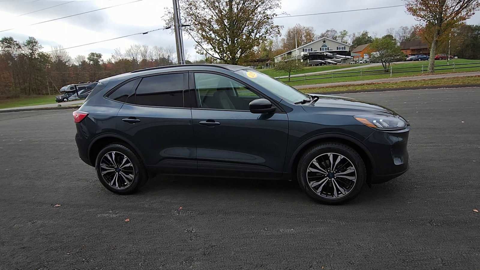 Used 2022 Ford Escape SE w/ SE Sport Appearance Package image 8