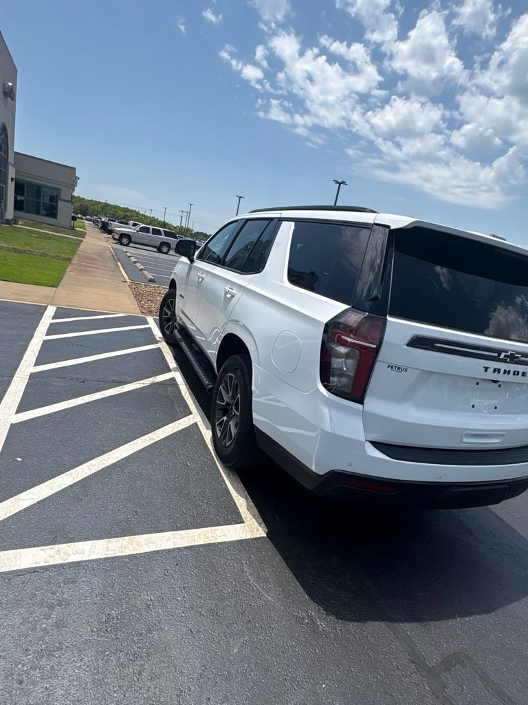 Used 2023 Chevrolet Tahoe Z71 w/ Luxury Package AWD/4WD image 5