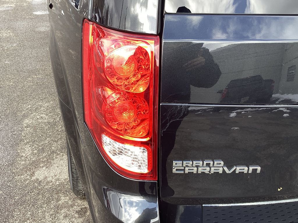 Used 2019 Dodge Grand Caravan SE w/ UConnect Hands-Free Group image 29