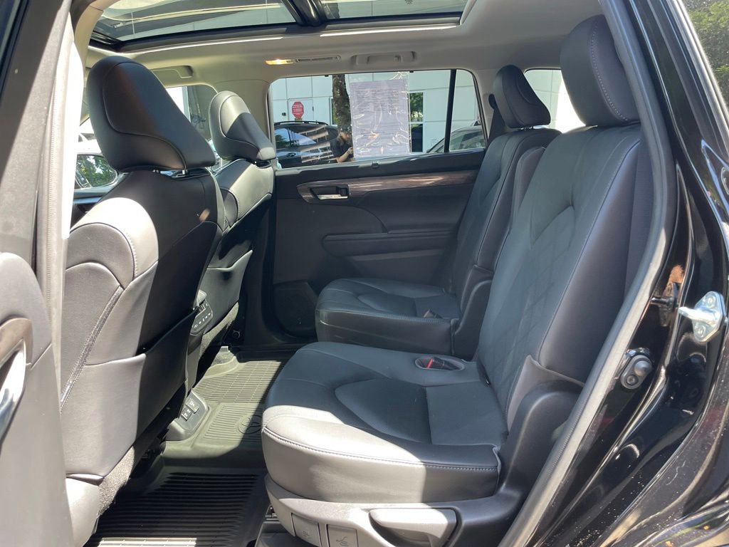 Used 2020 Toyota Highlander Platinum AWD/4WD image 18