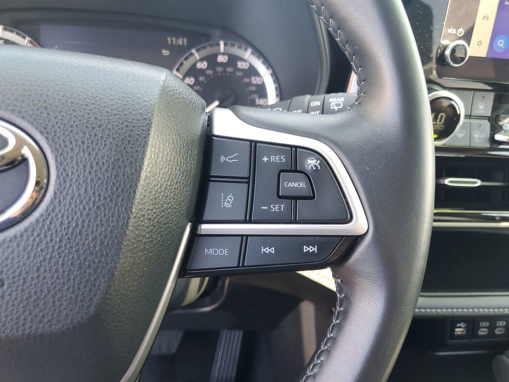 Used 2024 Toyota Highlander LE image 19