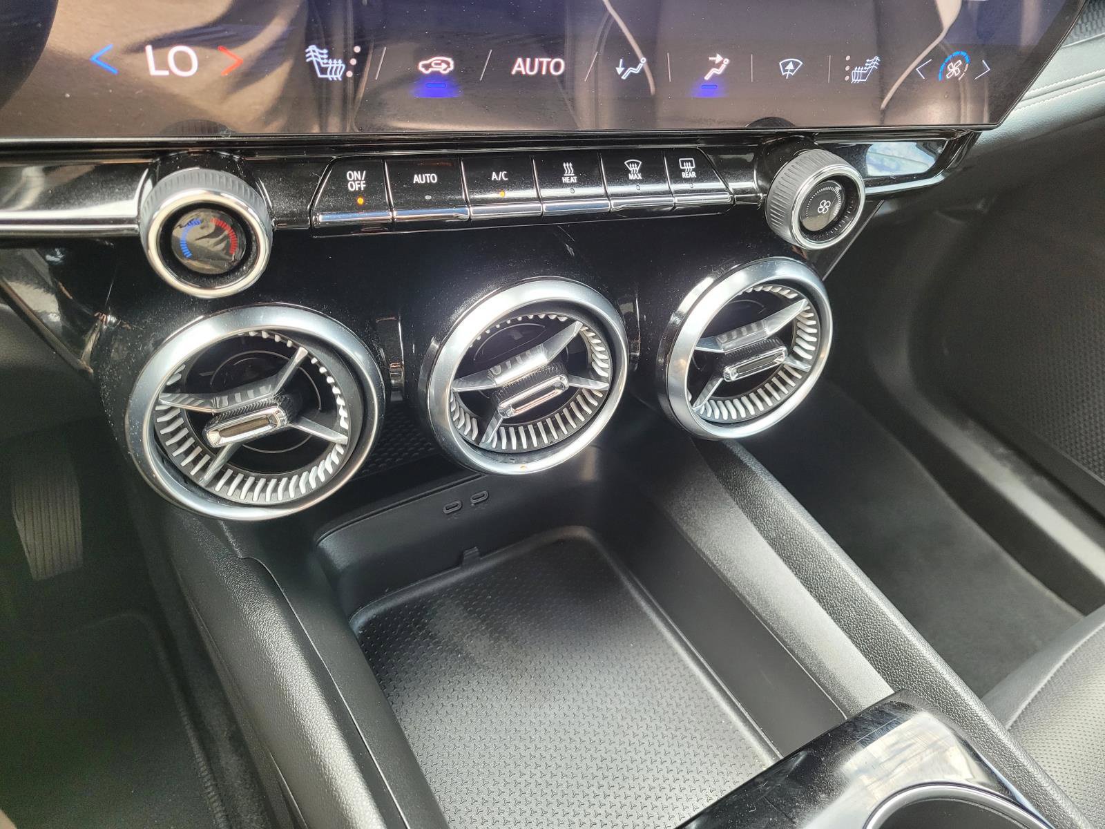 Used 2024 Chevrolet Blazer EV LT AWD/4WD image 27