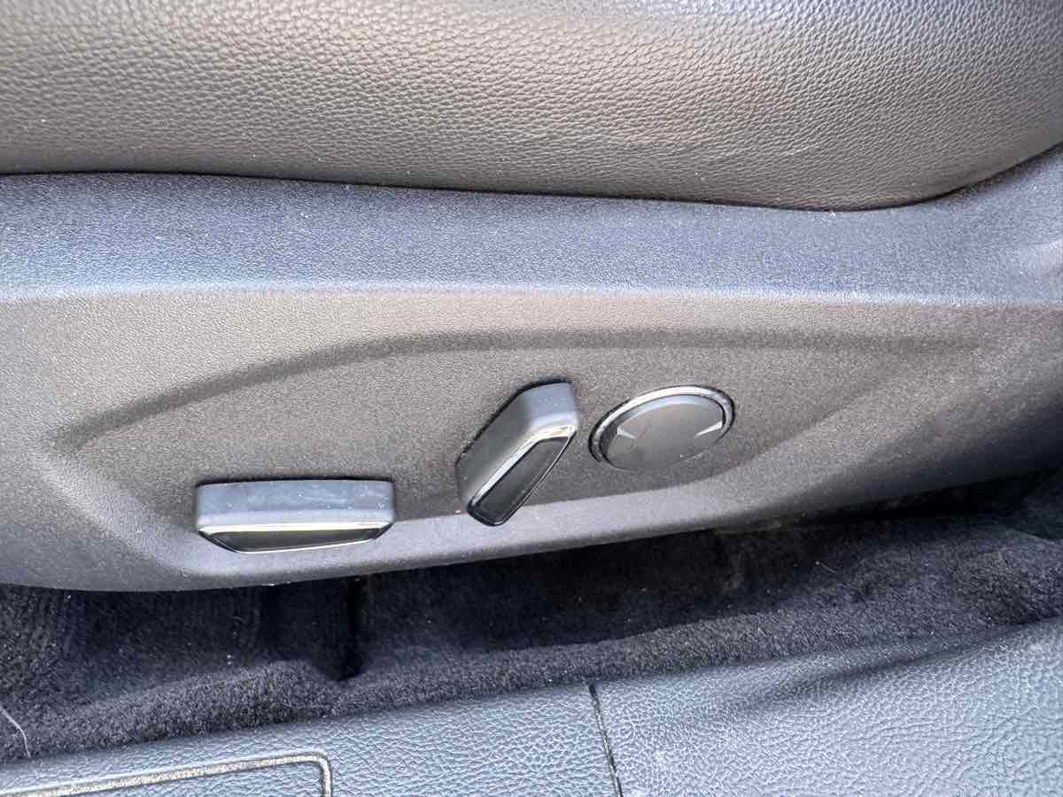 Used 2014 Ford Fusion Energi SE FWD image 39