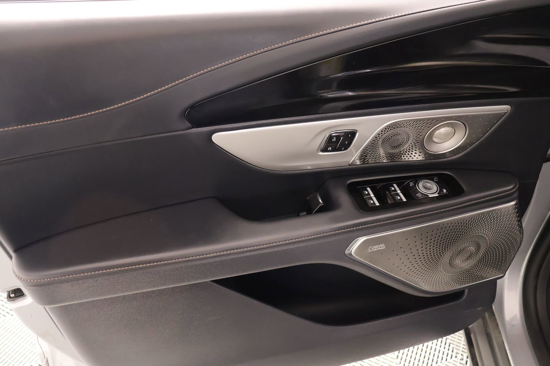 Used 2024 Lincoln Nautilus Reserve w/ Equipment Group 203A image 18