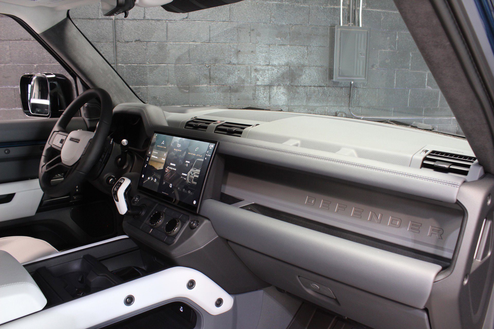 Used 2026 Land Rover Defender 110 OCTA image 57