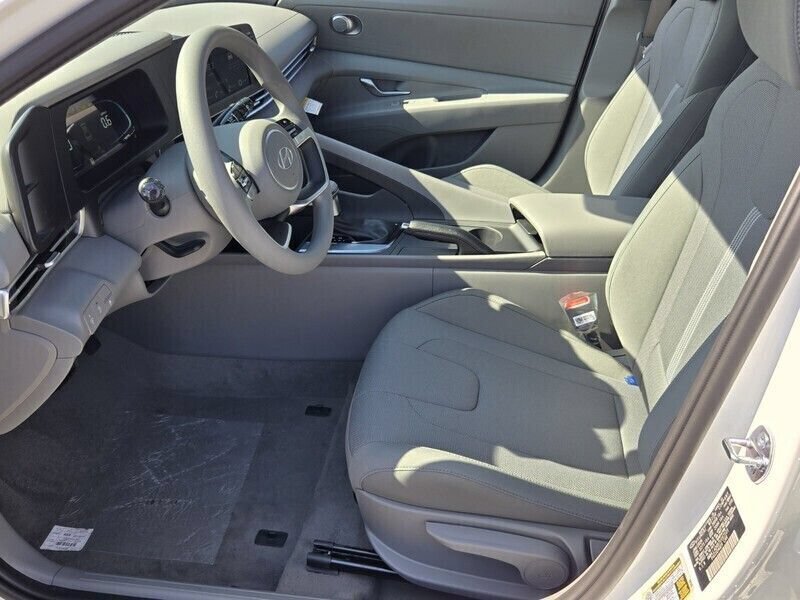 New 2026 Hyundai Elantra SE FWD image 5