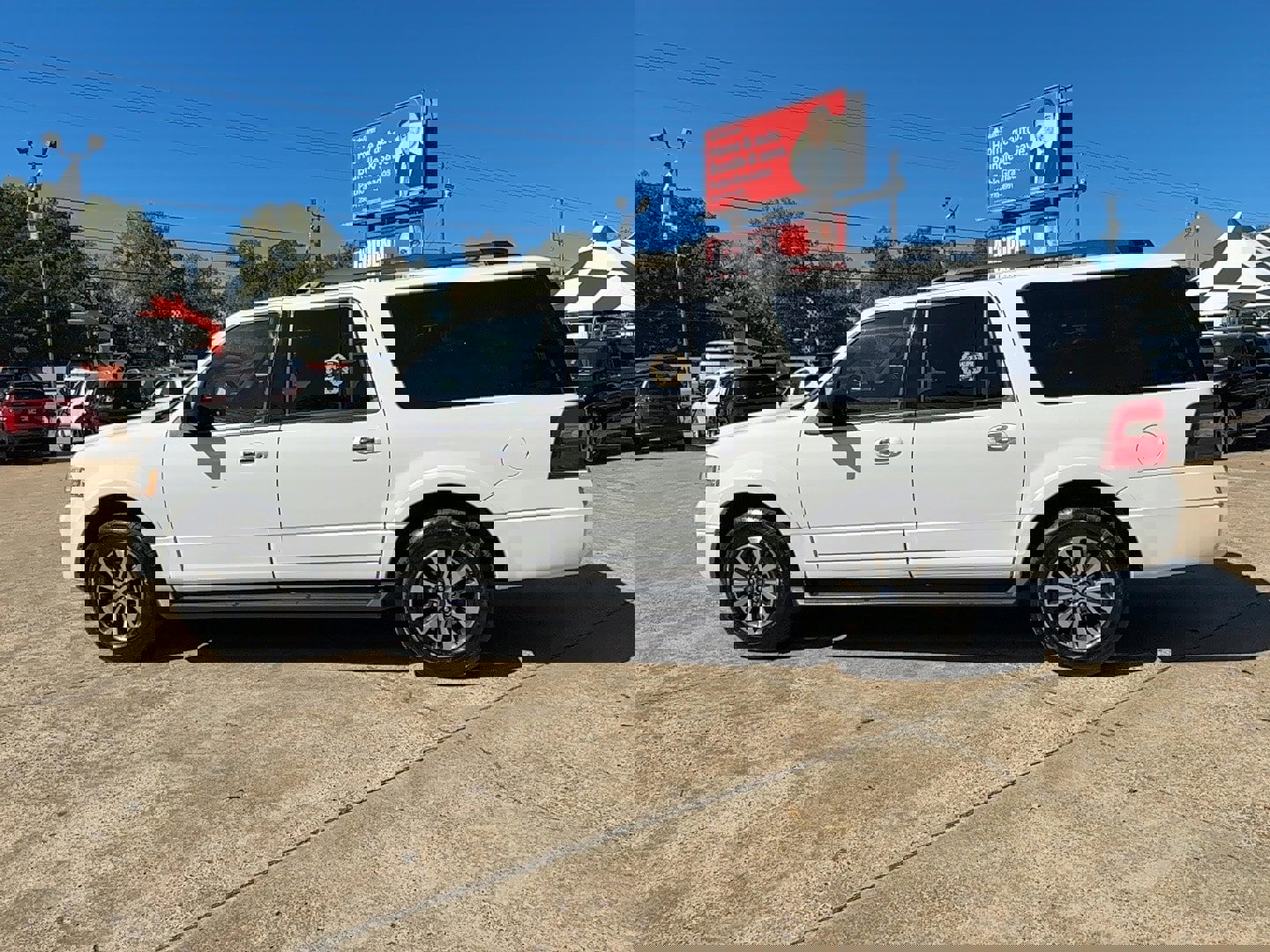 Used 2016 Ford Expedition EL XLT image 8