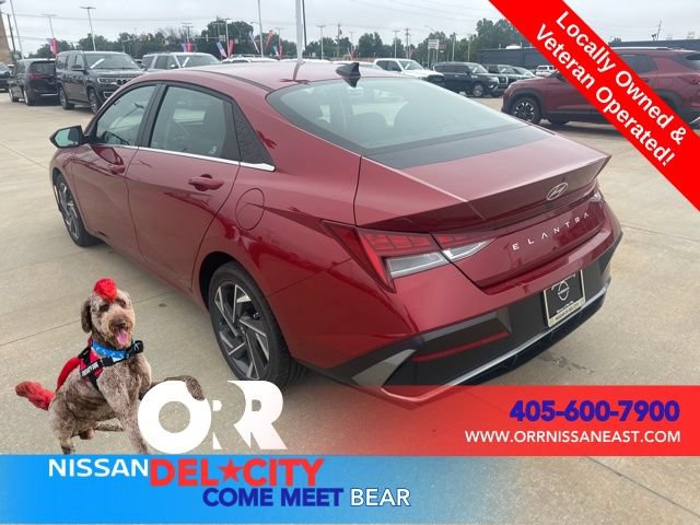 Used 2025 Hyundai Elantra SEL FWD video 3