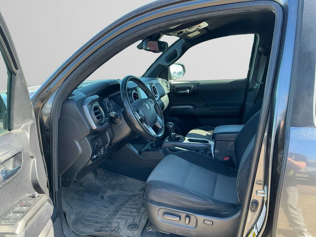 Used 2020 Toyota Tacoma TRD Off-Road w/ Technology Package AWD/4WD image 9
