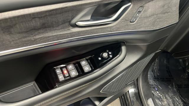 Used 2024 Jeep Grand Cherokee Overland image 29