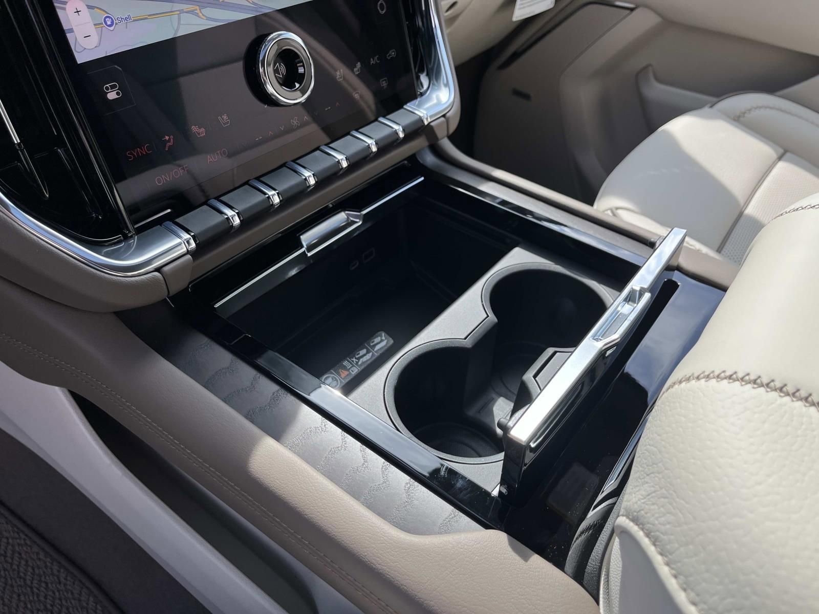 New 2026 GMC Yukon Denali w/ Sun & Power Step Package AWD/4WD image 32