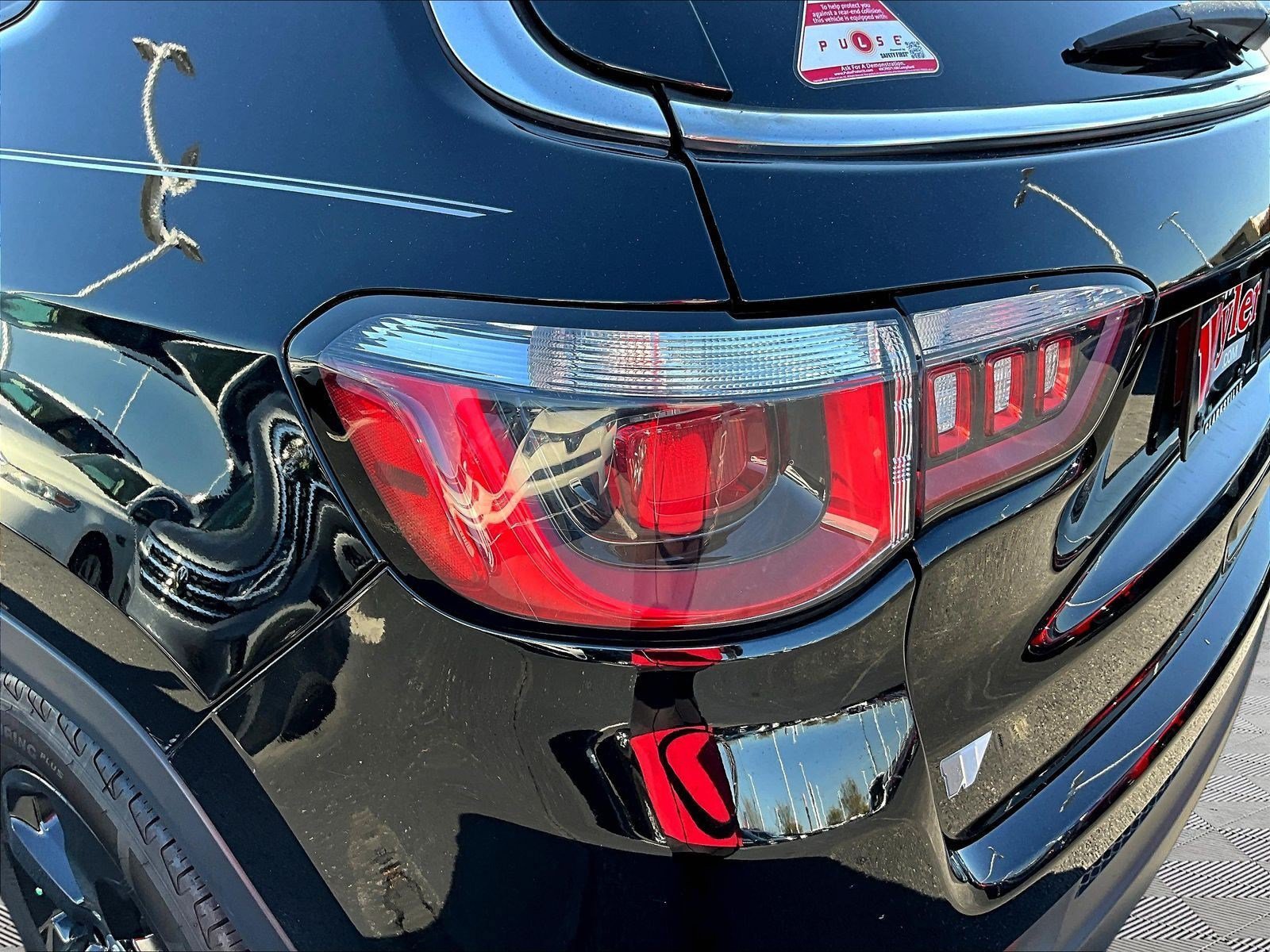 Used 2018 Jeep Compass Latitude w/ Popular Equipment Group FWD image 23