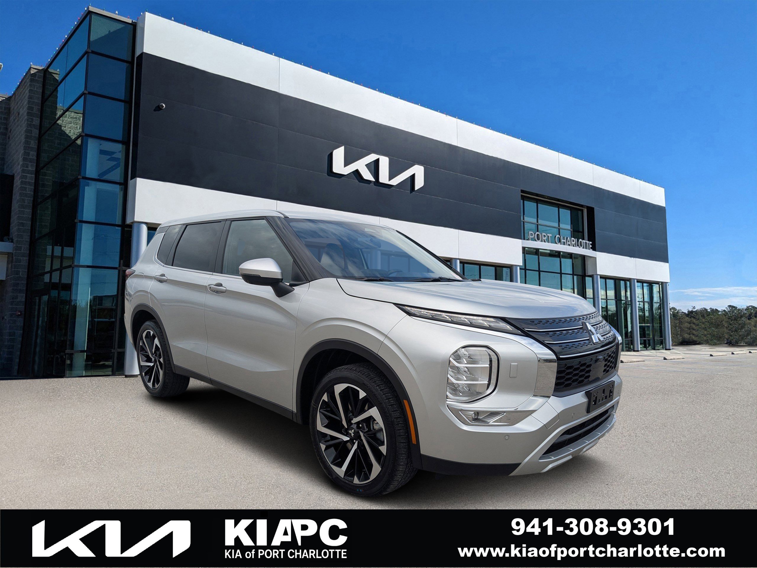 Used 2023 Mitsubishi Outlander SE video 1