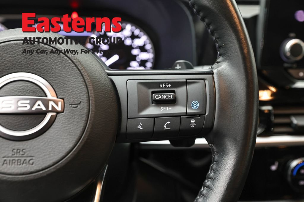 Used 2024 Nissan Pathfinder SV image 16