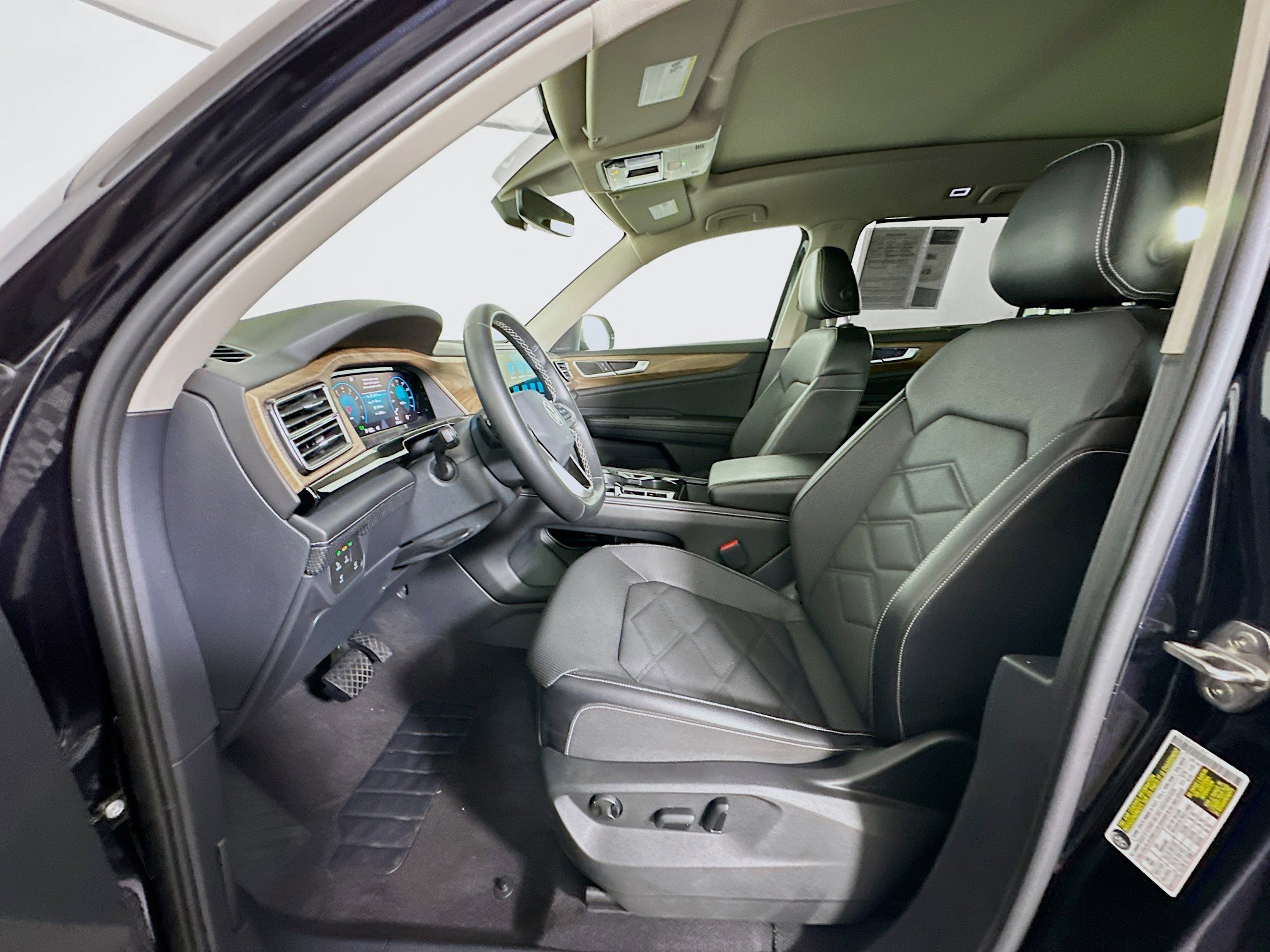 Used 2024 Volkswagen Atlas SE image 13