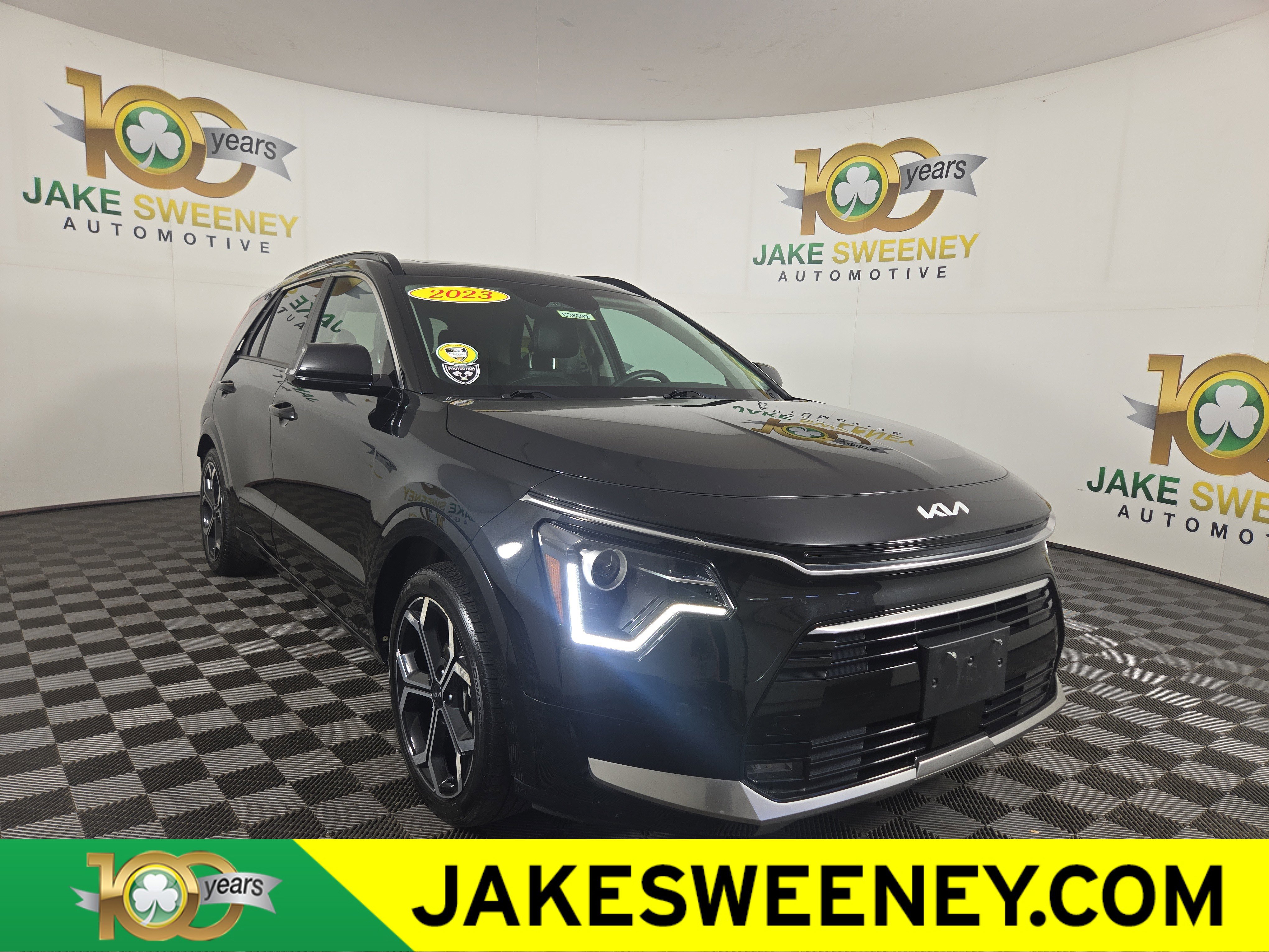 Used 2023 Kia Niro EX Touring