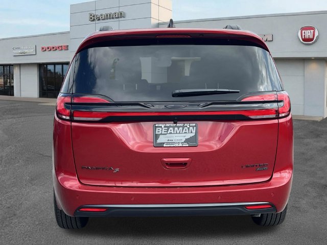 New 2027 Chrysler Pacifica Limited AWD/4WD image 6