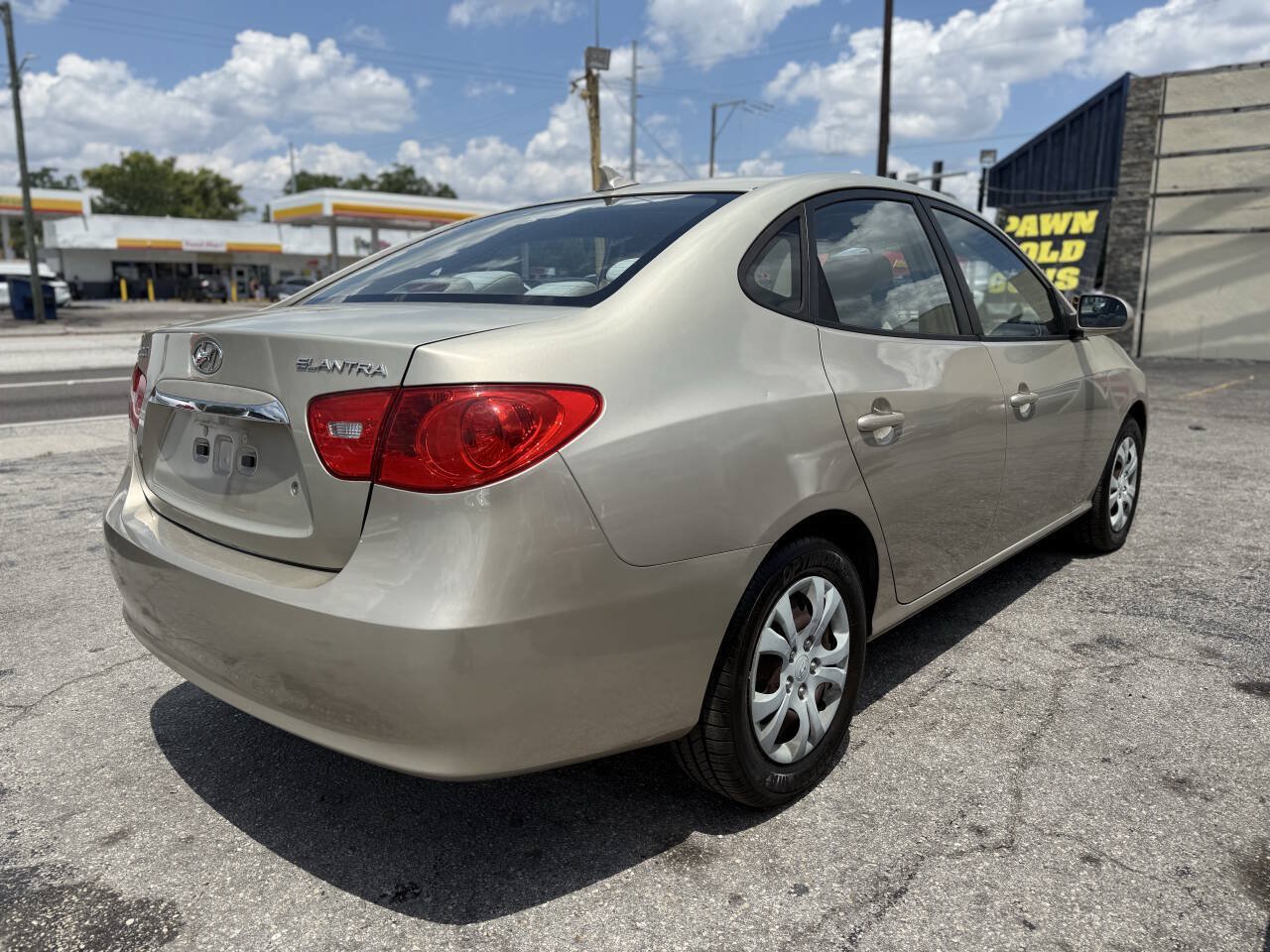 Used 2010 Hyundai Elantra GLS FWD image 5
