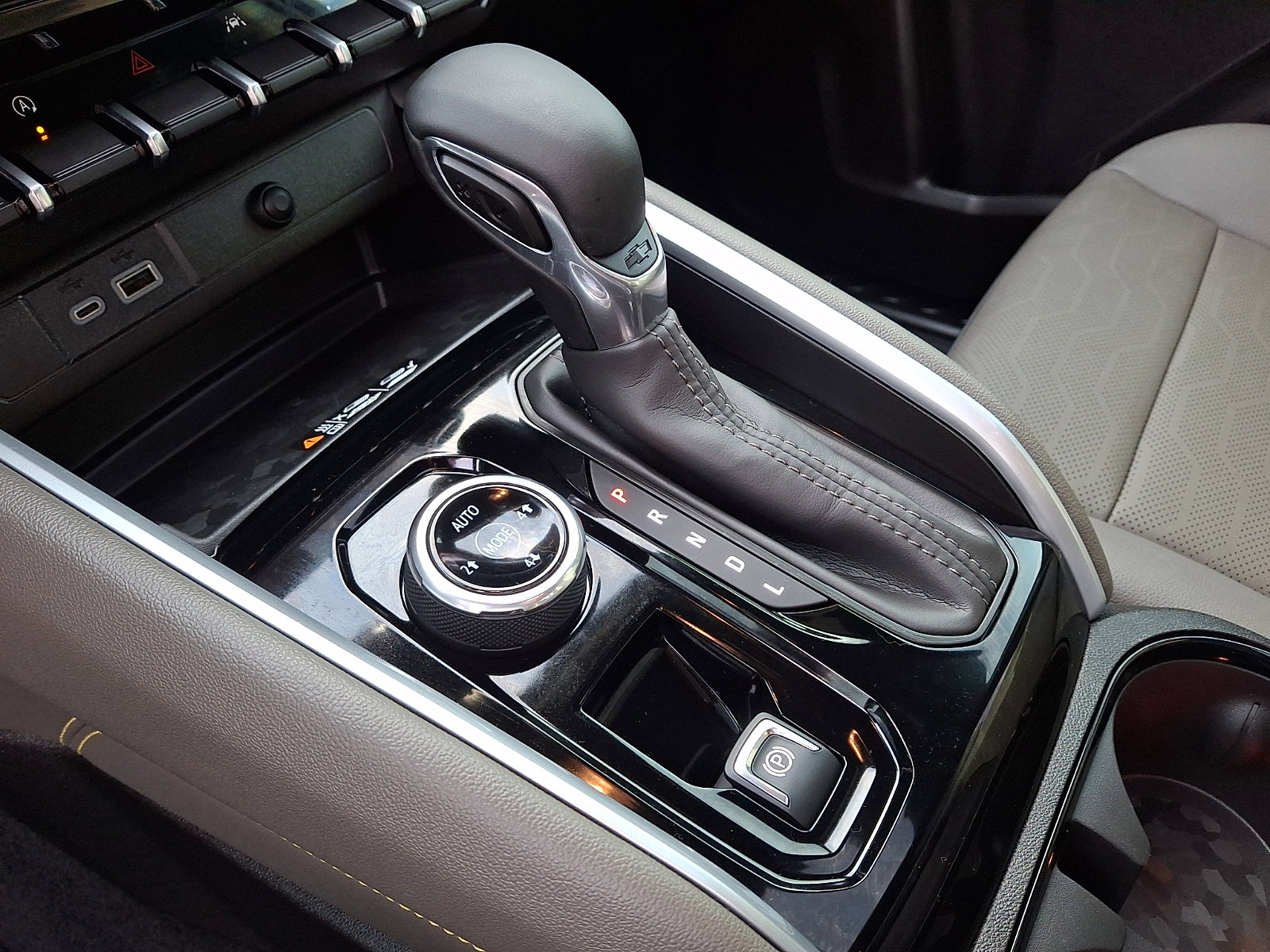 Used 2025 Chevrolet Colorado ZR2 w/ ZR2 Bison Edition image 15