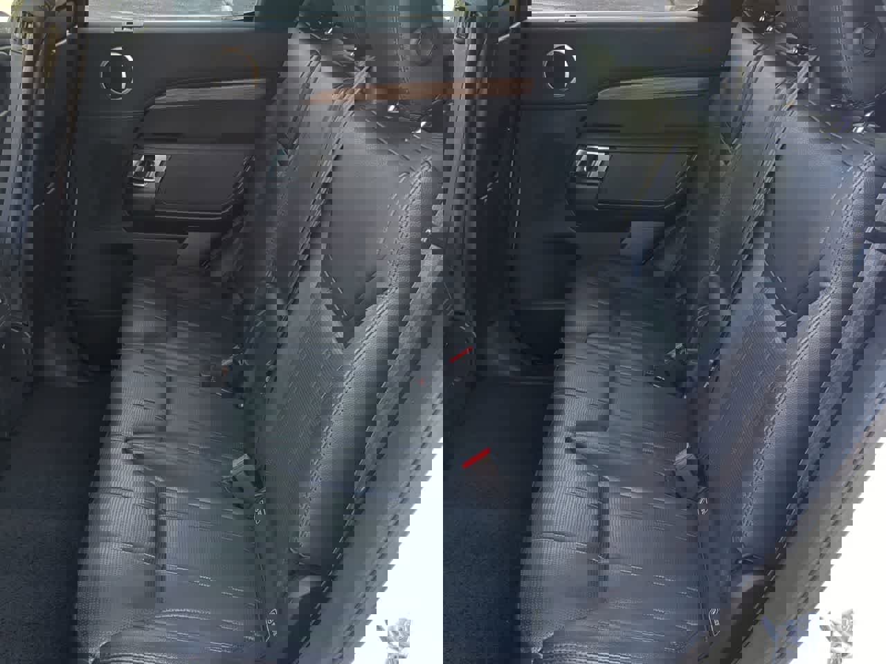 Used 2018 Land Rover Discovery SE image 20