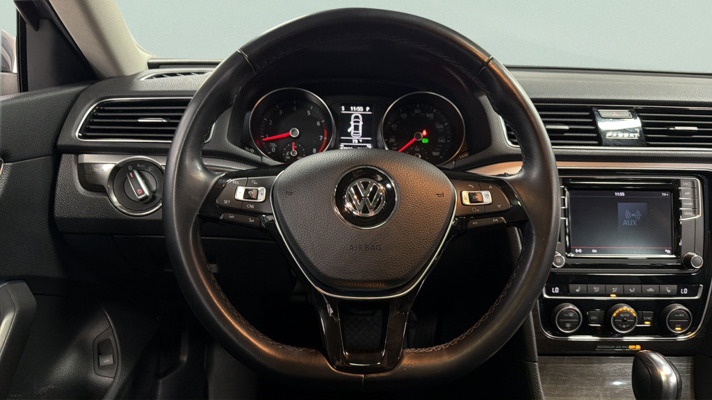 Used 2018 Volkswagen Passat 2.0T SE FWD image 36