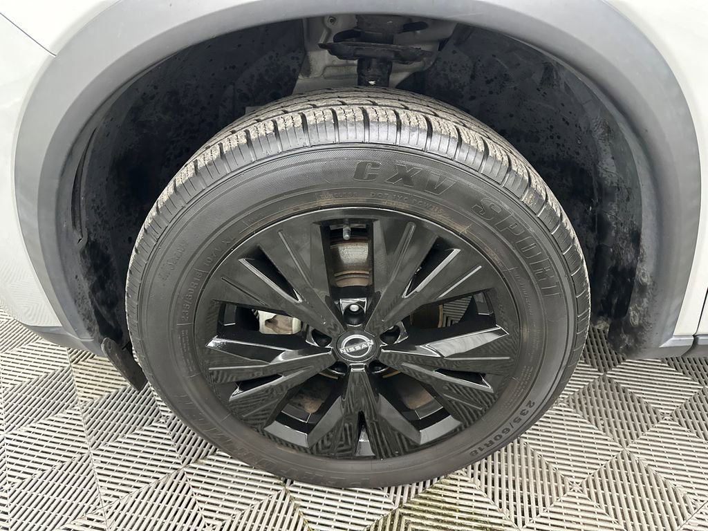 Used 2022 Nissan Rogue SV image 12