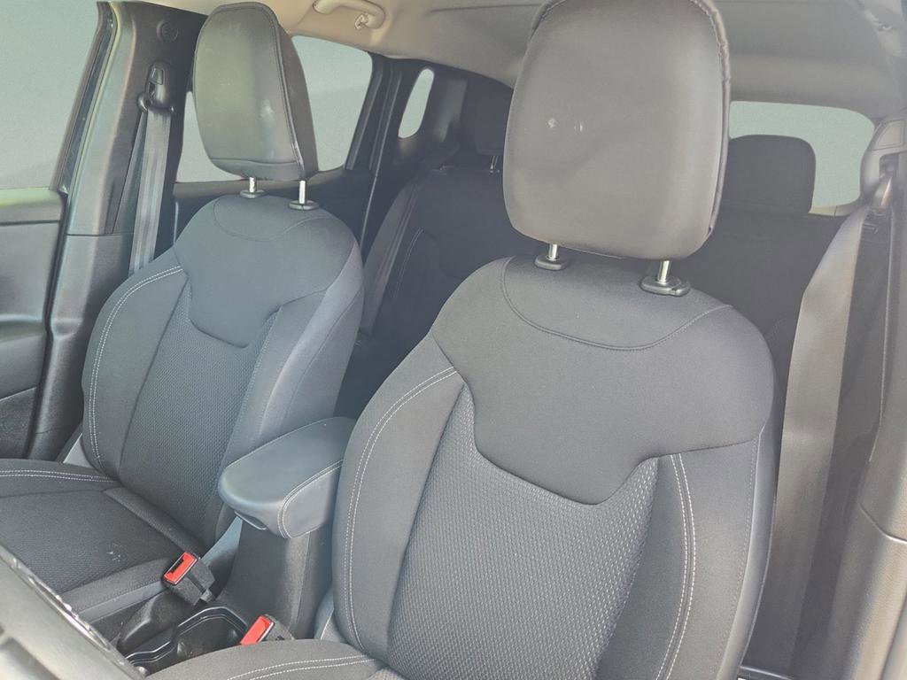 Certified 2023 Jeep Renegade Latitude w/ Premium Group image 33