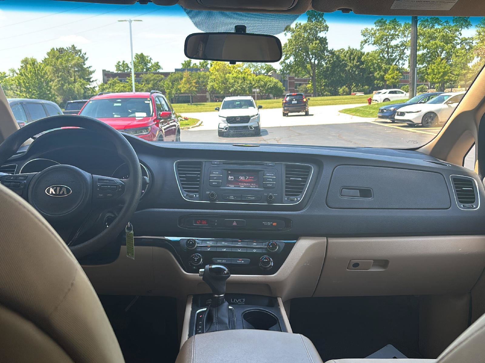 Used 2015 Kia Sedona LX w/ LX Convenience Package FWD image 17
