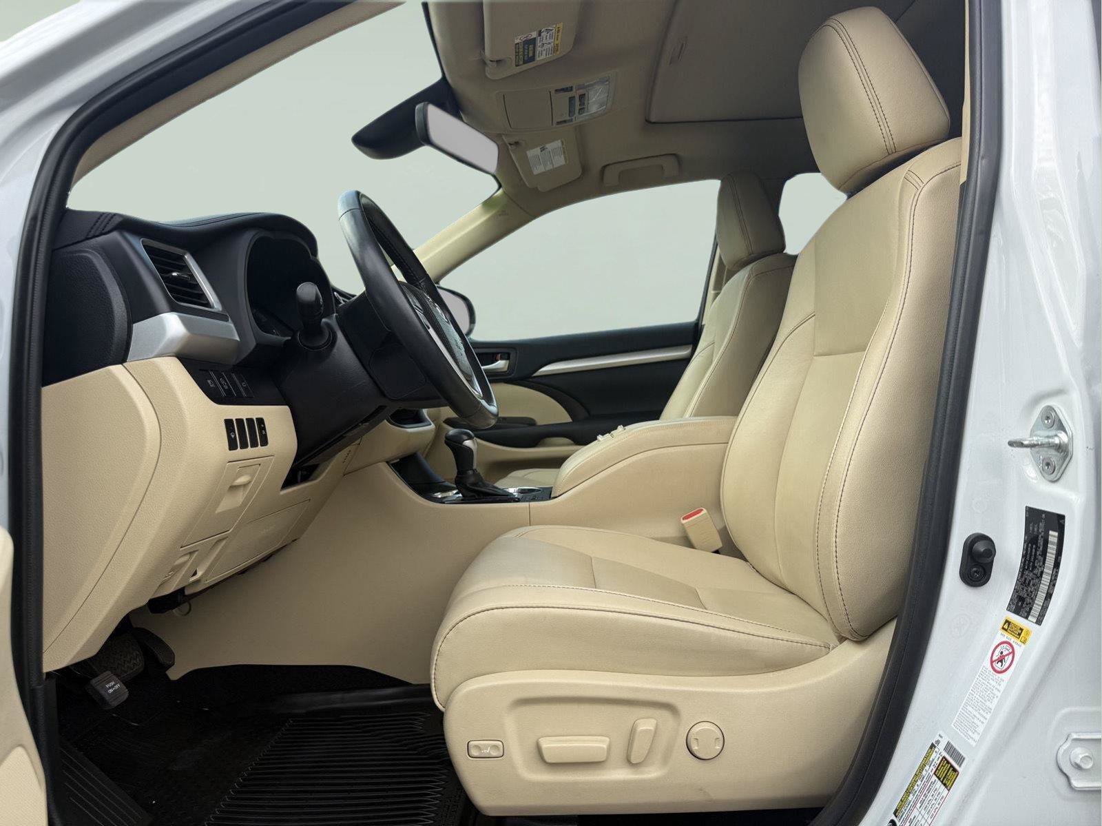 Used 2019 Toyota Highlander XLE AWD/4WD image 9