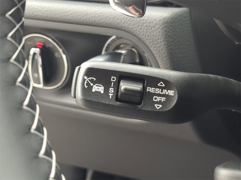 New 2026 Porsche Macan Turbo image 38